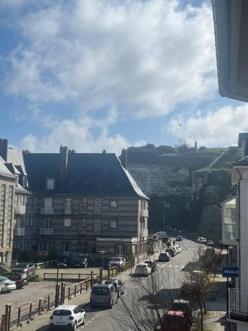 Appartement Meuble En Plein Coeur De St Valery En Caux 索姆河畔圣瓦莱里 外观 照片